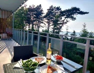APARTAMENT BALTICHOFF PREMIUM with Sea View, Basen, Spa, Gym, Sauna, hala sportowa z kortem tenisowym