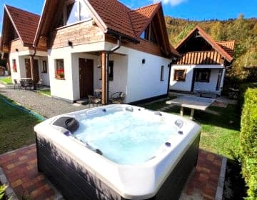 Mała Osada domki z jacuzzi przy gondoli