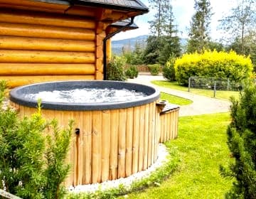 Mountain Base - Dwupoziomowy apartament "Przy lesie I" z prywatnym jacuzzi w Kościelisku