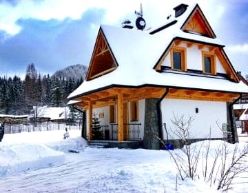 domek nad potokiem