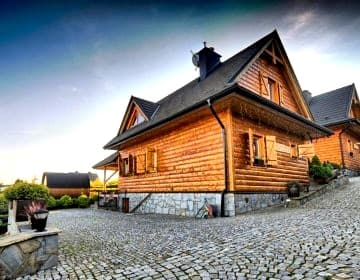Chaty Wichrowe Wzgórze
