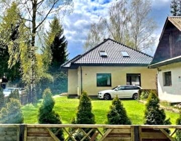 Dom nad jeziorem Sławskim