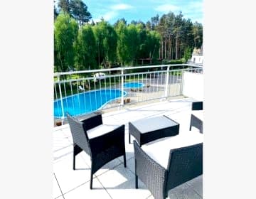 Uroczy apartament z basenem i kortem tenisowym