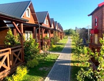 Pod Dębami Wicie- domki drewniane nad morzem