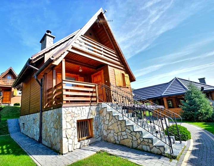 Jaworina- Apartamenty, Domki i Pokoje