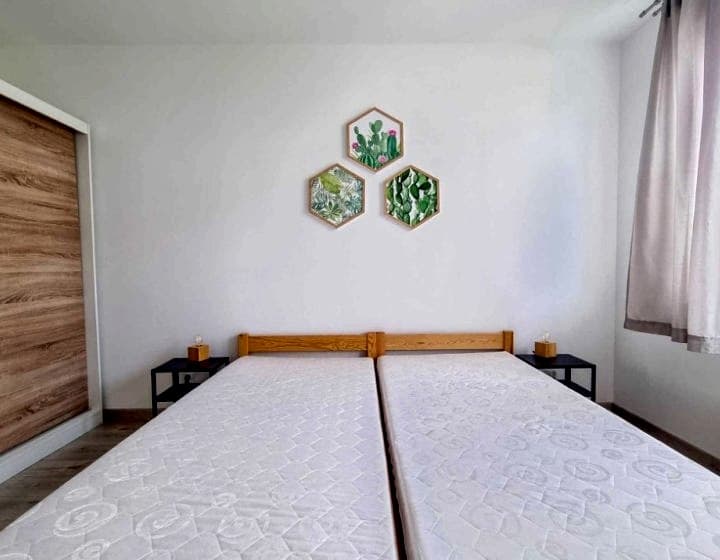 Przestronne mieszkanie na parterze domu z ogrodem