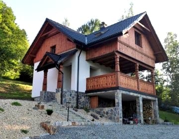 DOMEK POD CZEREMCHĄ