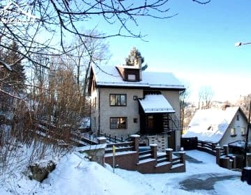 Dom na wzgórzu | Apartamenty i pokoje z łazienkami