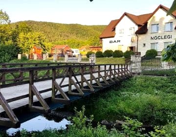 Zajazd Ponikiew | Pokoje w cichej okolicy | Plac zabaw
