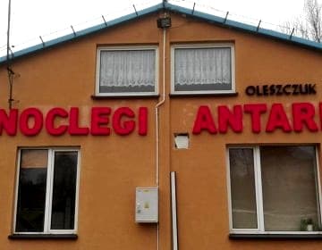 Komfortowe pokoje z łazienkami, TV, WIFI