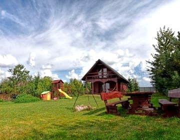 dom drewniany nad jeziorem, balia z jacuzzi, sauna, bilard