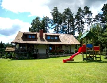 Dom Ostoja Spychowo z basenem  Przestrzeń, piękno, natura z dostępem do jeziora
