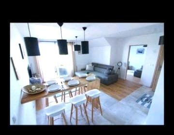 Apartament z dużym balkonem. 300 metrów do plaży 