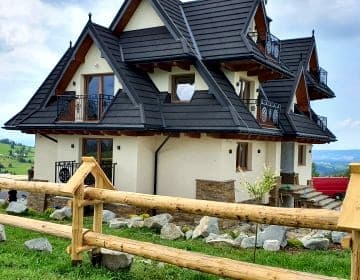 Willa Pasieka. Duże apartamenty 4-6 osobowe z widokowymi balkonami