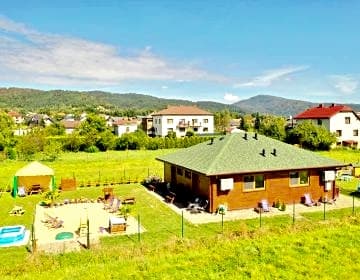Plażowy apartament z widokiem na góry idealny do wypoczynku w spokojnej okolicy