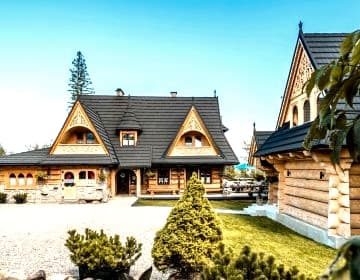 Góralskie domki z klimatem i duszą w Tatrzańskim Parku Narodowym.