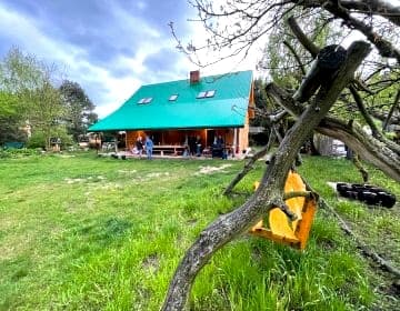 Pyzówka raj dla kochających ciszę i spokój ale też dobą zabawę. Sauna dla gości.