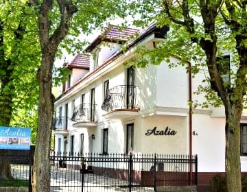 Azalia blisko morza, promenady, parking