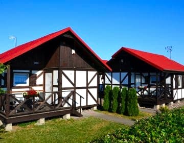 Komfortowe domki i apartamenty letniskowe | 10 min. spacerem do plaży