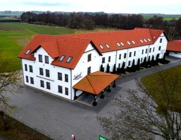 Zajazd w Biskupinie obok Muzeum