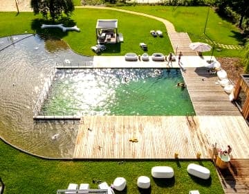 Pełna atrakcji polana pośród lasów Puszczy Białowieskiej, basen, jacuzzi, sauny