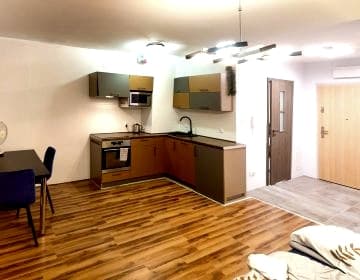 Uroczy z kuchnią i balkonem - apartament 30m2, Kraków PN / Cracow NORD, parking