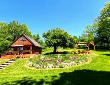 Lawendowy Taras, Drewniany domek na wsi w Górach Kaczawskich, Karkonosze