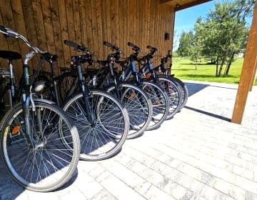Domki na dużej pięknej działce blisko jeziora