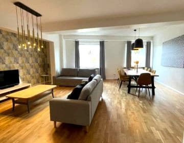 Boutique Apartments - Old Town 120m2 - Private Underground Parking -