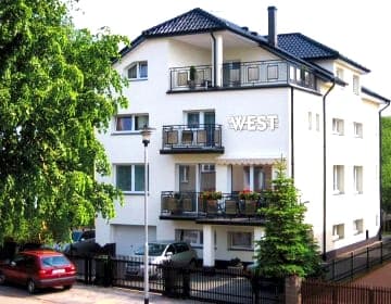 WEST Dom Gościnny. Wyposażone pokoje z łazienkami 250 metrów od plaży