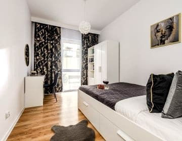 Lumina stylish apart with parking in City Center