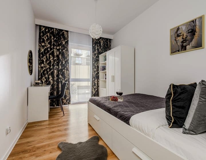 Lumina stylish apart with parking in City Center