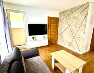 Jurajska Plaza - Nowoczesny apartament z osobną sypialnią, KLIMATYZACJA, Parking prywatny GRATIS - Kielce