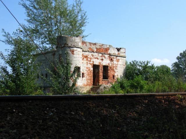 Do strażnicy kolejowej