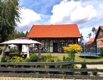 Domek na Kaszubach z kominkiem nad jeziorem dla 8os.