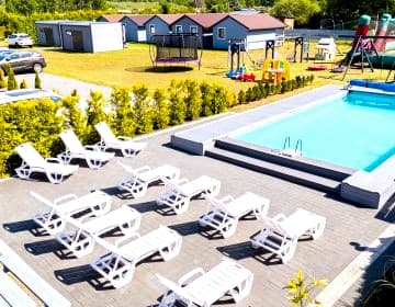 Willa Alexandria - Domki, Apartamenty i Pokoje z Basenem Blisko Morza