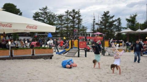 Plac zabaw dla dzieci na plaży
