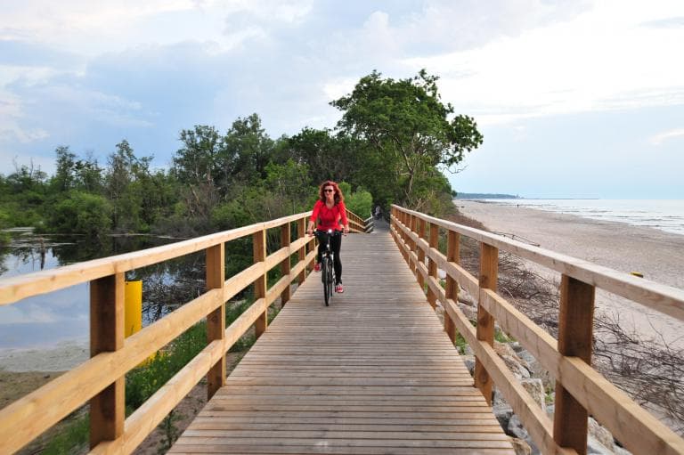 Między latarniami