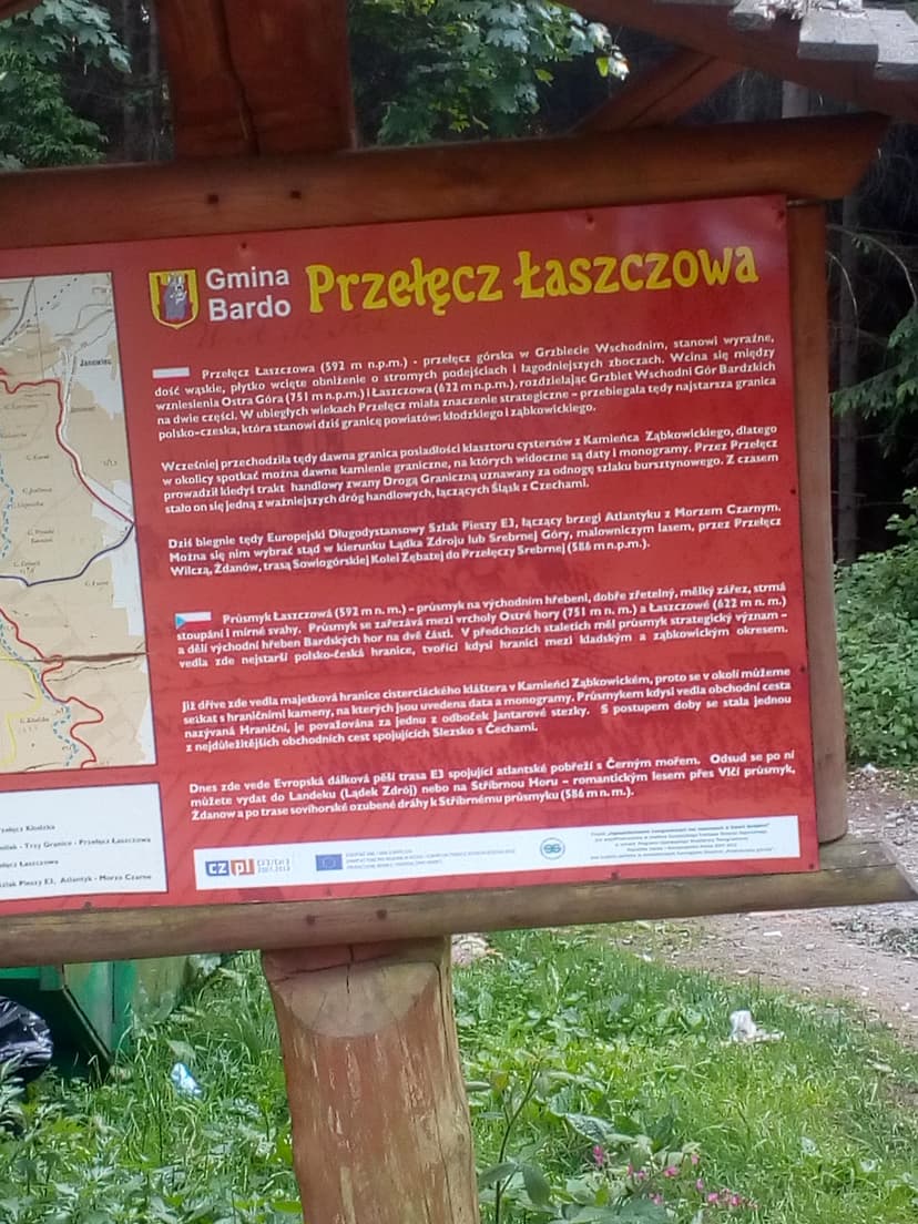 Ząbkowice-- Laskówka- Przełęcz Łaszczowa- Kamieniec- Ząbkowice