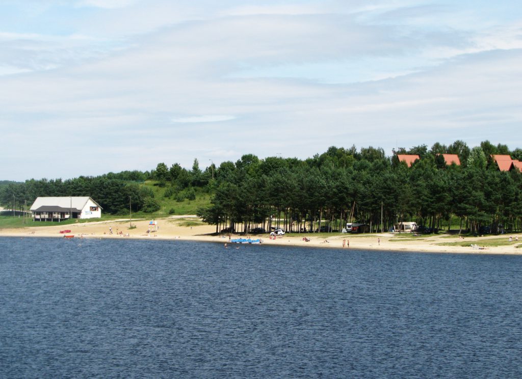 Jeziora z piaszczystymi plażami w Polsce tarno 1024x744 - Jeziora z piaszczystymi plażami w Polsce