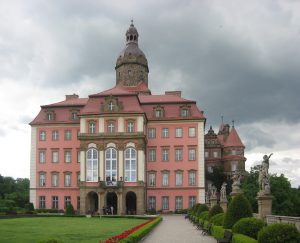 castle 2349674 1920 300x243 - Oszklone wnętrza Zamku Książ - atrakcja nie do pominięcia!