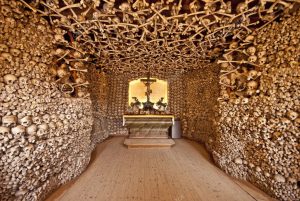 depositphotos 9970363 stock photo kaplica czaszek ossuary 300x201 - Sprawdź najlepsze atrakcje w Kotlinie Kłodzkiej - dla każdego, coś dobrego