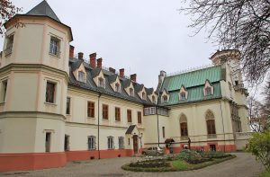 palac w krzyzanowicach 212282 300x197 - Zamki na Śląsku - co warto zwiedzić?