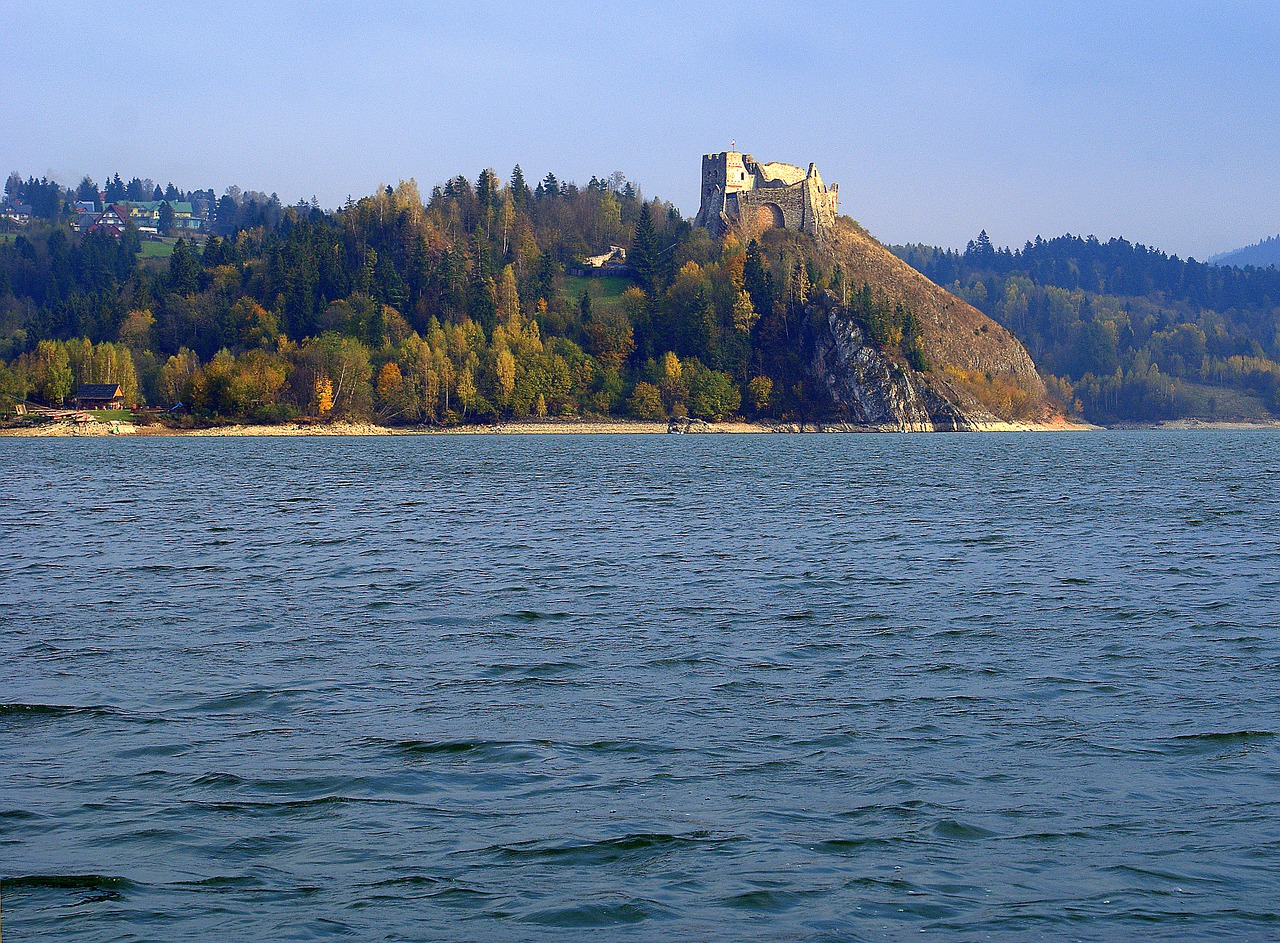 czorsztyn castle 928192 1280 - Ujawniamy sekret Jeziora Czorsztyńskiego