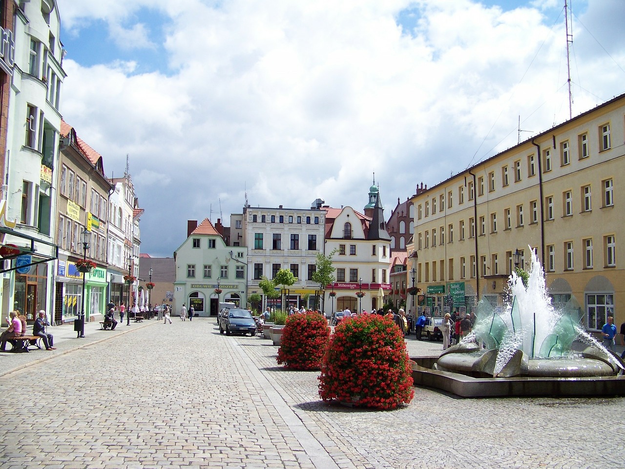 fountain 218173 1280 - Co odwiedzić w lubuskim? - najpiękniejsze zakątki