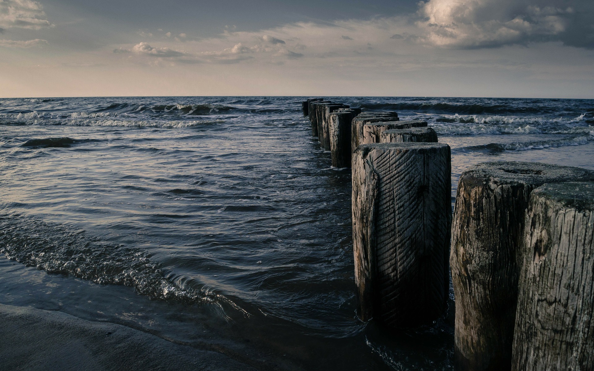 sea 331265 1920 - 18 niezwykle klimatycznych wsi nad morzem, które zagwarantują spokój w wakacje