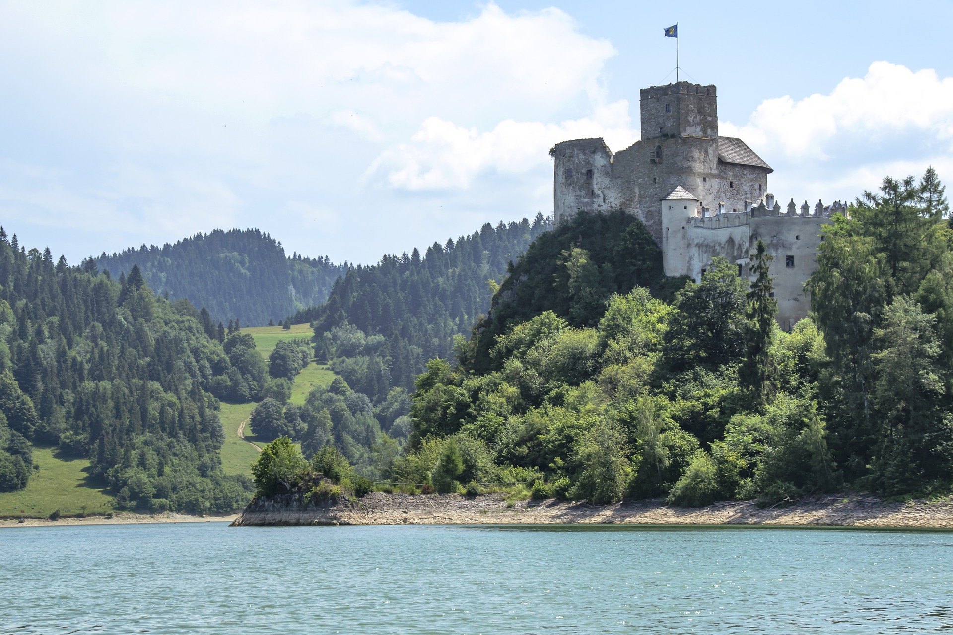 zamek nad woda - Ujawniamy sekret Jeziora Czorsztyńskiego