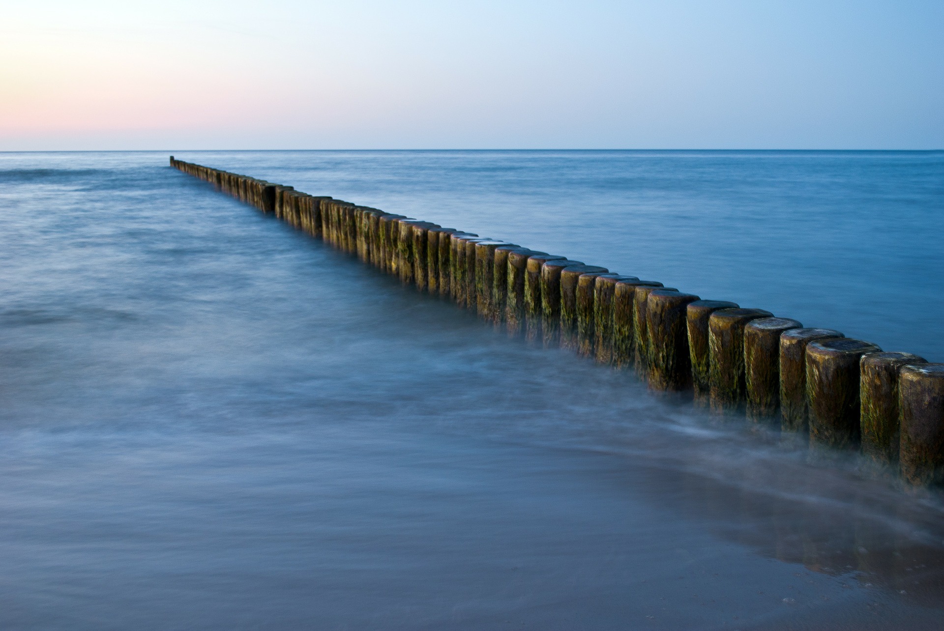 groynes 339252 1920 - Najlepsze miejsca na zachodnim Wybrzeżu Bałtyckim