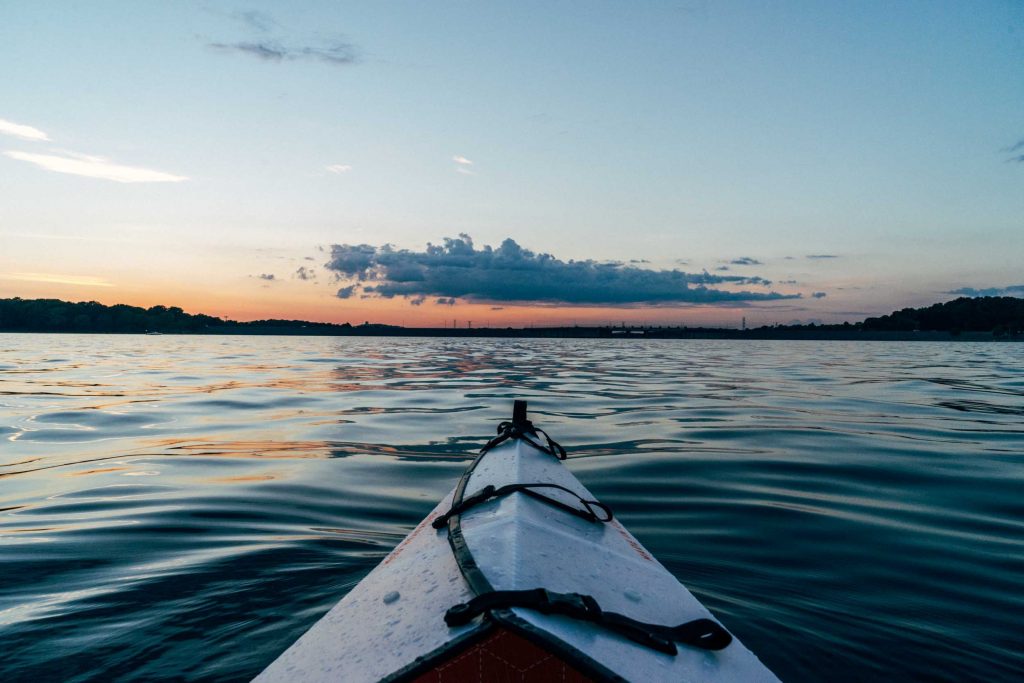 joshua ness O  SJjXTEFg unsplash 1024x683 - Pobyt na Mazurach - TOP 3 piaszczyste plaże