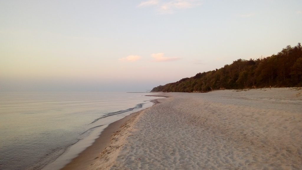 Plaża w Pustkowie 3 1024x577 - Spokojne miejscowości nad Bałtykiem. Top 5 miejsc w sielskim stylu.